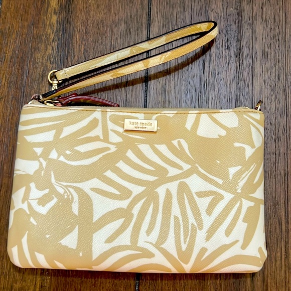 kate spade Handbags - Kate Spade Wristlet